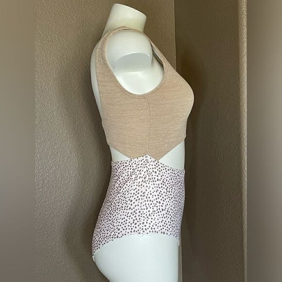 One piece knit swimsuit size M - Picture 2 of 5